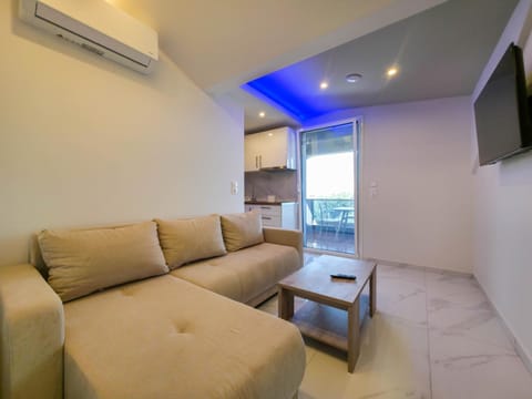 TV and multimedia, Living room, Seating area, Evening entertainment, air conditioner