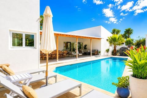 Patio, Day, Pool view, Swimming pool, sunbed