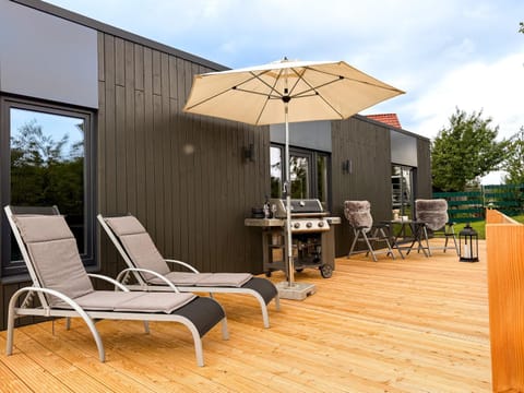 Property building, BBQ facilities, Balcony/Terrace