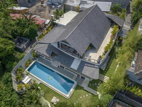Property building, Day, Pool view, Swimming pool, sunbed