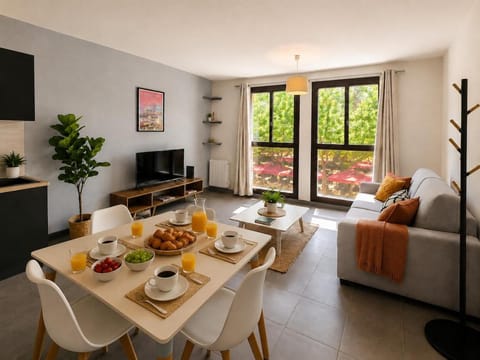Living room, Dining area