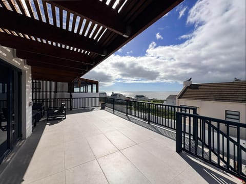 Property building, Balcony/Terrace