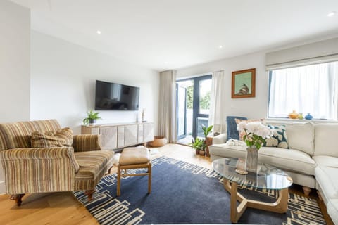 TV and multimedia, Balcony/Terrace, Living room, Seating area