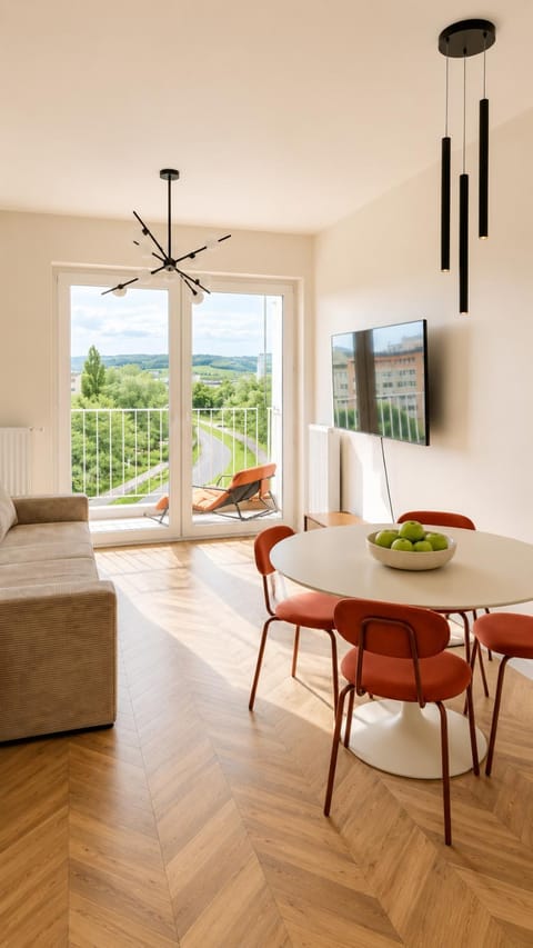 TV and multimedia, Living room, Seating area, Dining area