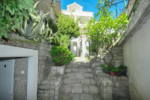 Patio, Facade/entrance, Garden