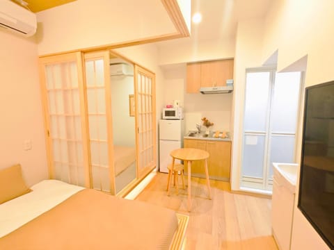 TV and multimedia, Kitchen or kitchenette, Photo of the whole room, Seating area, Dining area, air conditioner