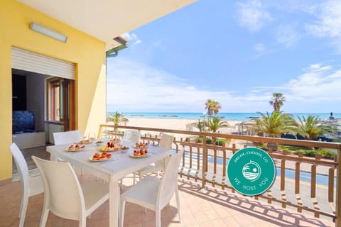 Property building, Day, View (from property/room), Balcony/Terrace, Dining area, Beach, Sea view