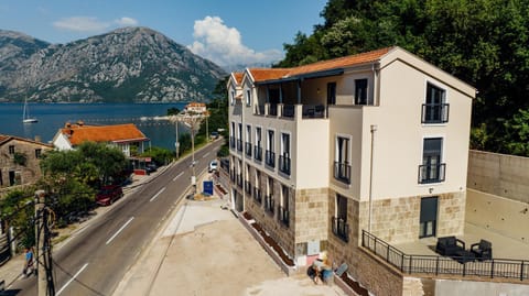 Property building, Natural landscape, Bird's eye view, Sea view, Street view, Location