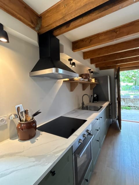 pet friendly, stove