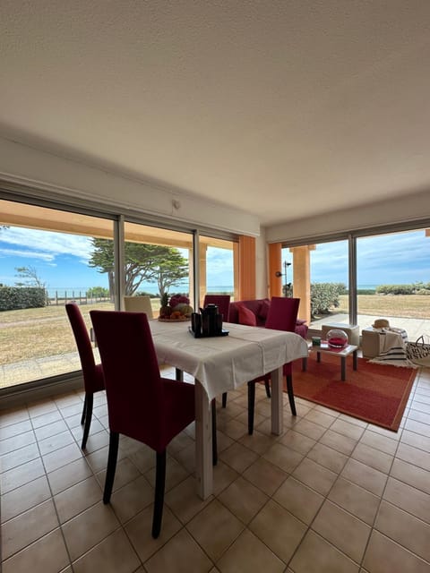 View (from property/room), Balcony/Terrace, Living room, Dining area