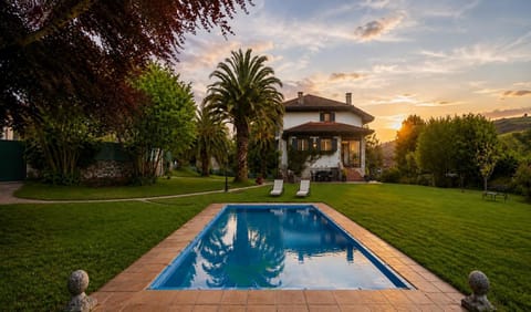 Property building, Garden, Pool view, Swimming pool