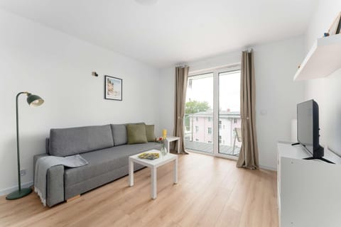 TV and multimedia, Living room, Seating area, Evening entertainment