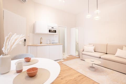 Kitchen or kitchenette, Living room, Seating area, Dining area, stove
