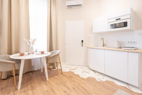 Kitchen or kitchenette, Dining area, microwave, stove, air conditioner