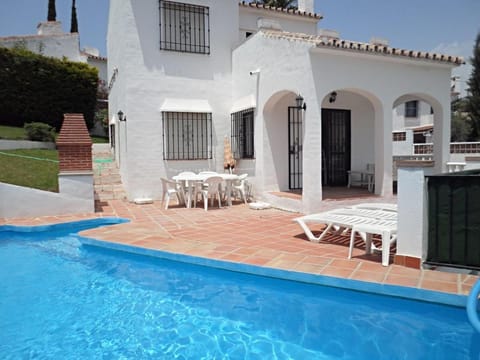 Property building, Solarium, Balcony/Terrace, Swimming pool