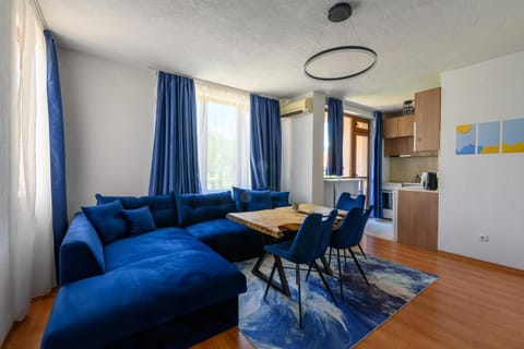 Kitchen or kitchenette, Living room, Seating area, Dining area, minibar, oven, pet friendly
