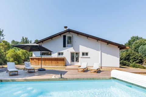 Facade/entrance, Swimming pool