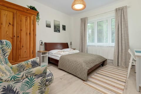 Bed, Photo of the whole room, Seating area, Bedroom