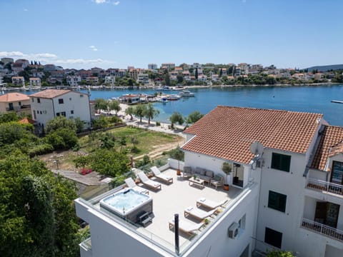 Bird's eye view, Hot Tub, City view, Mountain view, Sea view, Location