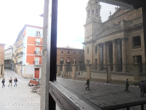 Nearby landmark, Landmark view