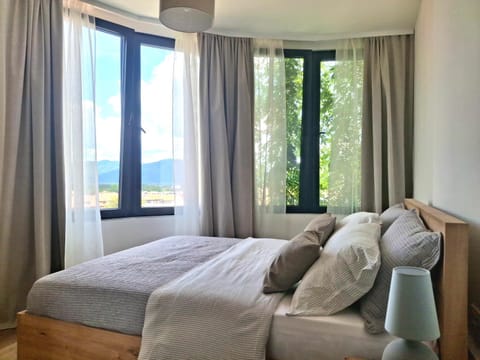 Bed, Natural landscape, Photo of the whole room, Bedroom