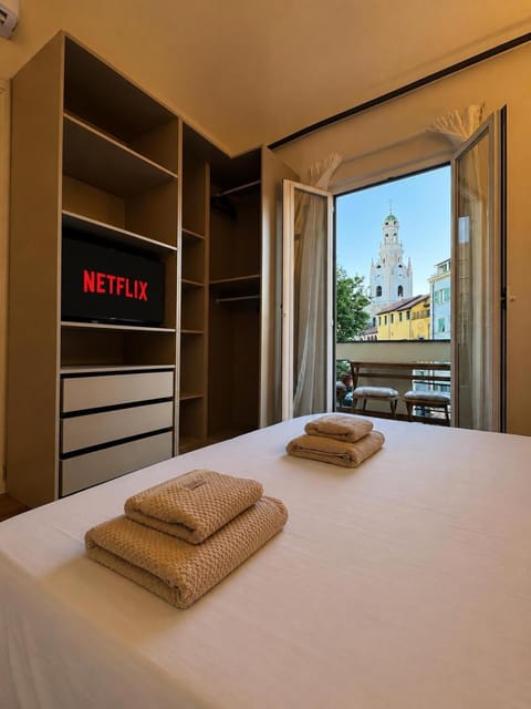 View (from property/room), Bedroom, City view