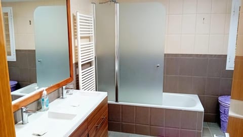 Bathroom, Bath