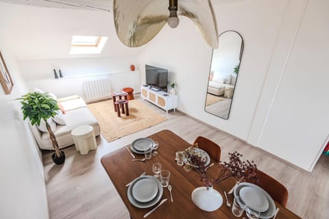TV and multimedia, Living room, Dining area