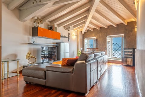 TV and multimedia, Living room, Seating area, pet friendly