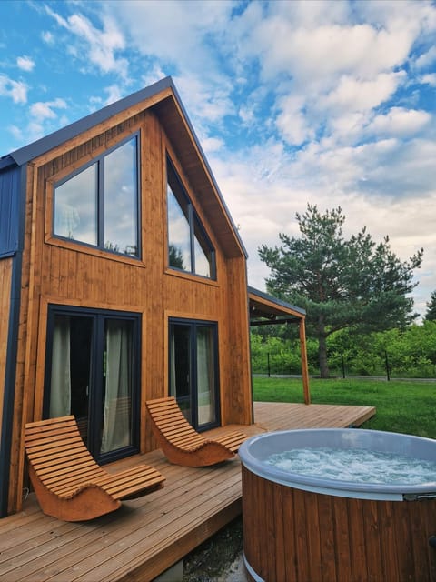 Garden, Hot Tub