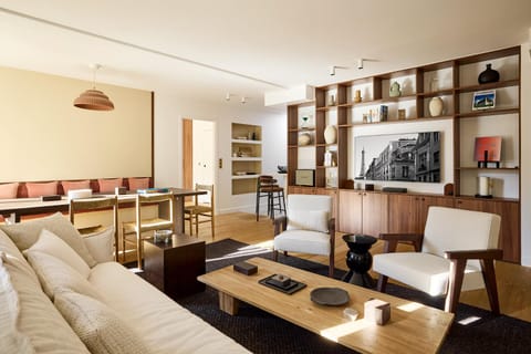 TV and multimedia, Living room, Seating area, Dining area