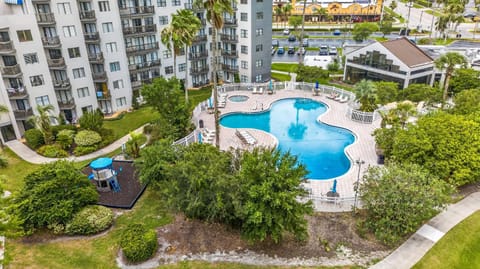 Property building, Bird's eye view, Swimming pool, Swimming pool