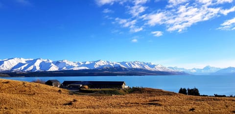 Property building, Neighbourhood, Natural landscape, Winter, Hiking, On site, Landmark view, Mountain view
