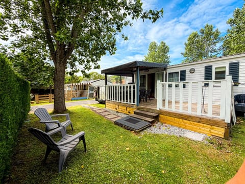 Property building, Patio, Balcony/Terrace