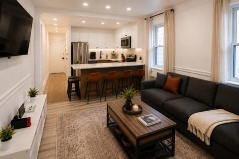 TV and multimedia, Kitchen or kitchenette, Living room, Seating area, Dining area