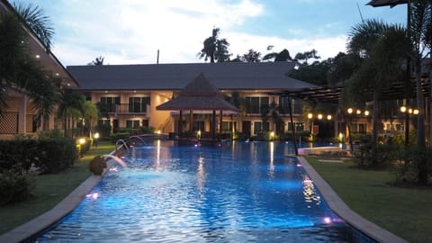 Area and facilities, Swimming pool