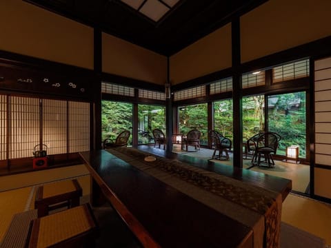 Lounge or bar, Garden view