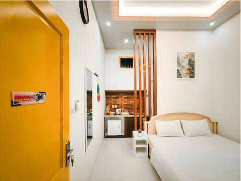 Bed, TV and multimedia, Kitchen or kitchenette, Photo of the whole room, Bedroom, wardrobe, air conditioner