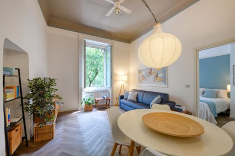 TV and multimedia, Living room, Photo of the whole room, Seating area, Bedroom