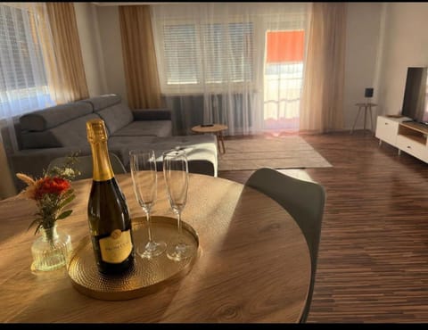 TV and multimedia, Living room, Dining area