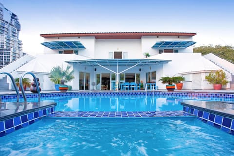 Facade/entrance, Balcony/Terrace, Swimming pool
