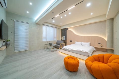 Bed, Photo of the whole room, Bedroom