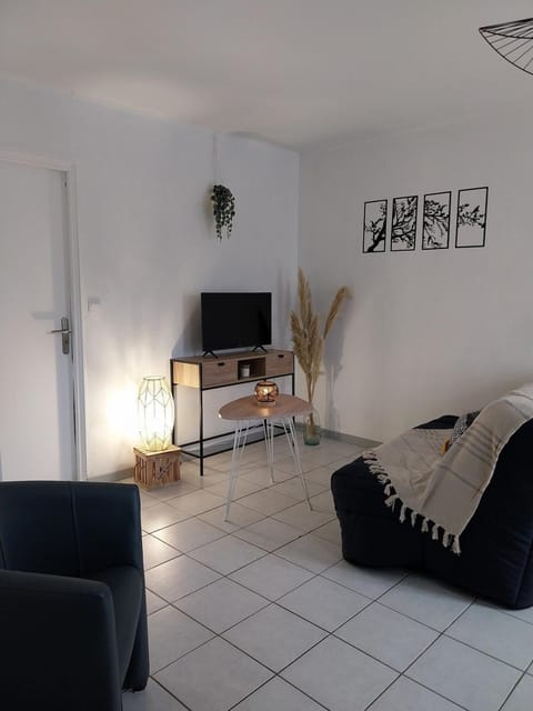 Communal lounge/ TV room, TV and multimedia, Seating area