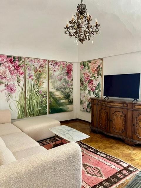 Communal lounge/ TV room, TV and multimedia, Living room