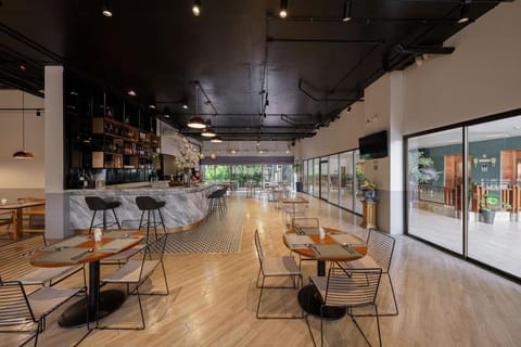 Kitchen or kitchenette, Lounge or bar, Banquet/Function facilities, Seating area