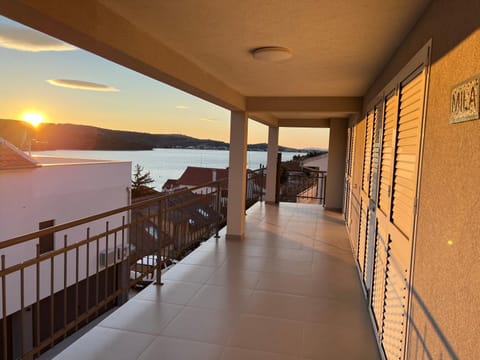 View (from property/room), Balcony/Terrace, Sea view