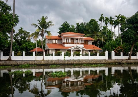 Property building, Natural landscape, Lake view, River view