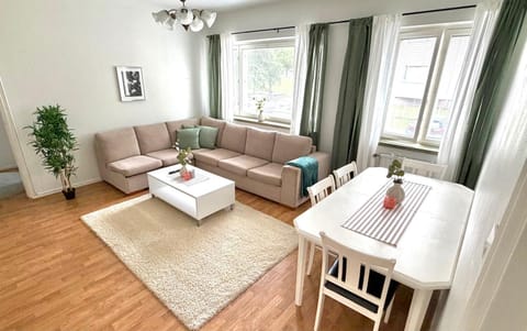 Living room, Photo of the whole room, Seating area, Dining area