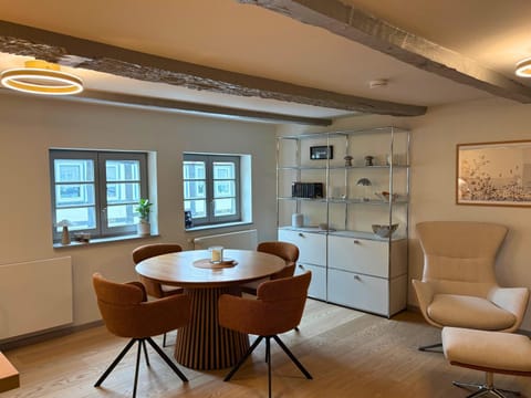 Seating area, Dining area, Food, Food, Lunch, Lunch, Dinner, Dinner
