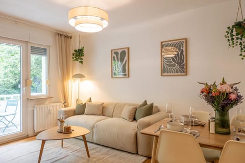 Balcony/Terrace, Living room, Seating area, Dining area